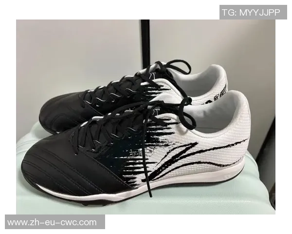 钉鞋与足球鞋的区别与选择指南助你在球场上发挥最佳表现